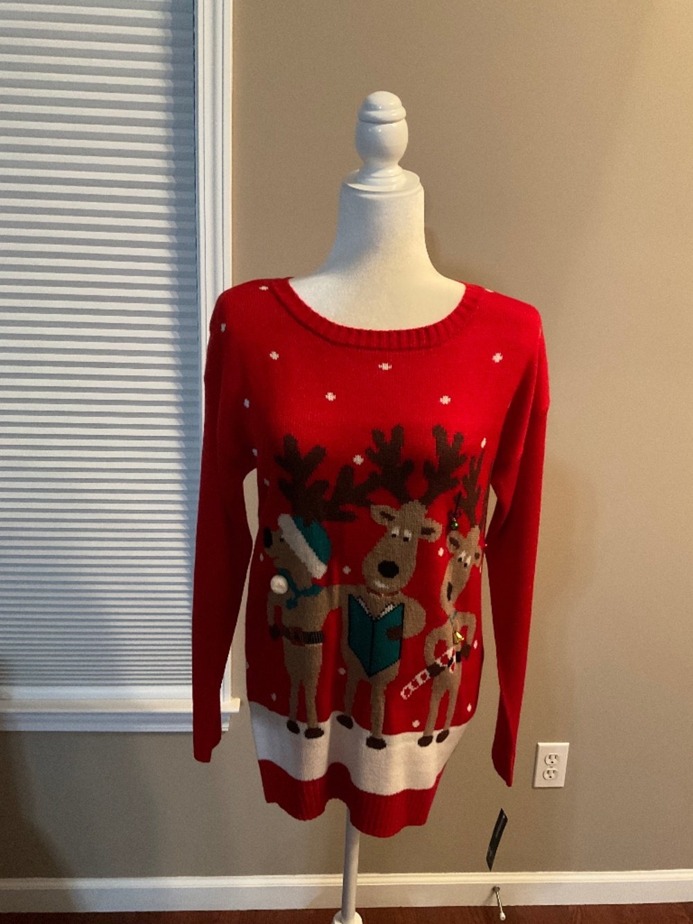 Ladies Christmas Reindeer Sweater Size M New with Tags